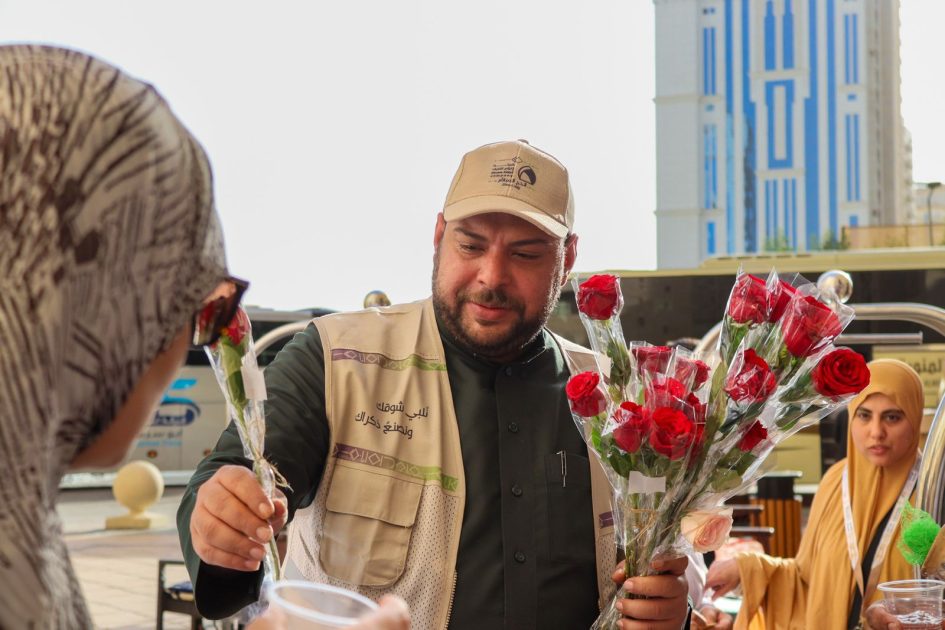 إكرام الضيف تطلق المساعد الذكي ب6 لغات للإجابة على استفساراتهم  وصول أفواج الحج المباشر من 45 دولة إلى مكة المكرمة