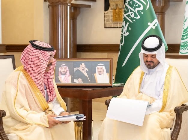 سمو نائب أمير منطقة مكة المكرمة يستقبل أمين محافظة الطائف