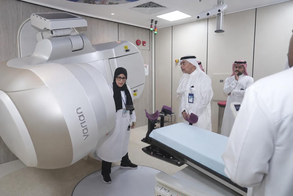 مركز أورام جدة بمدينة الملك عبدالله الطبية يعزز ريادته بمعالج إشعاعي خطي وتقنيات علاجية متقدمة