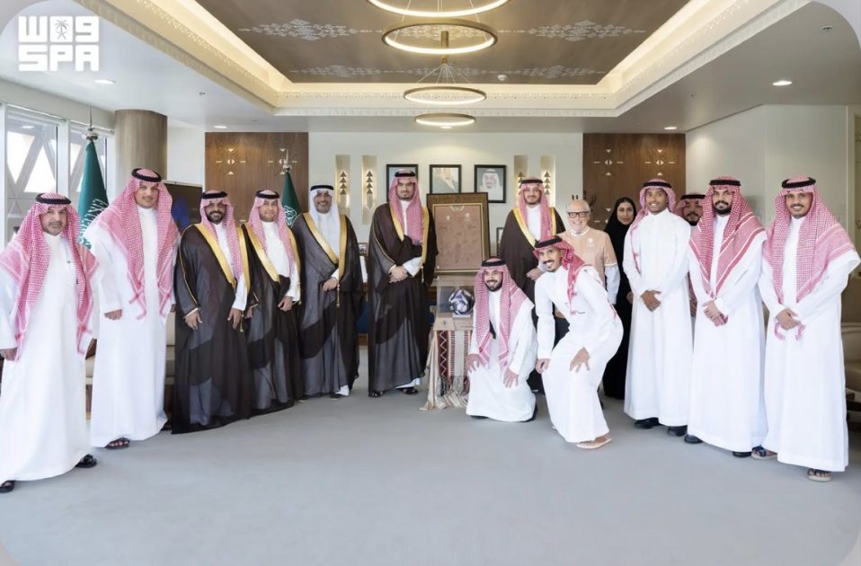 الأمير راكان بن سلمان يستقبل مسؤولي ولاعبي نادي الدرعية بمناسبة صعود الفريق إلى دوري روشن السعودي للمحترفين