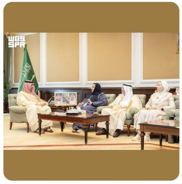 نائب أمير تبوك يستقبل مستشار وكيل تنمية القدرات البشرية في وزارة البلديات والإسكان