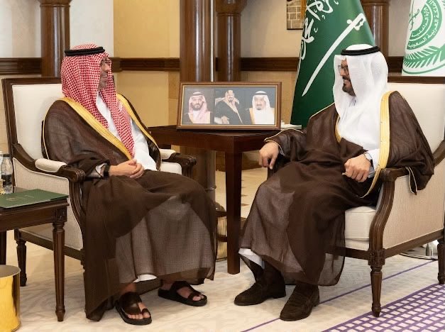 سمو نائب امير منطقة مكة المكرمة يستقبل محافظ جدة