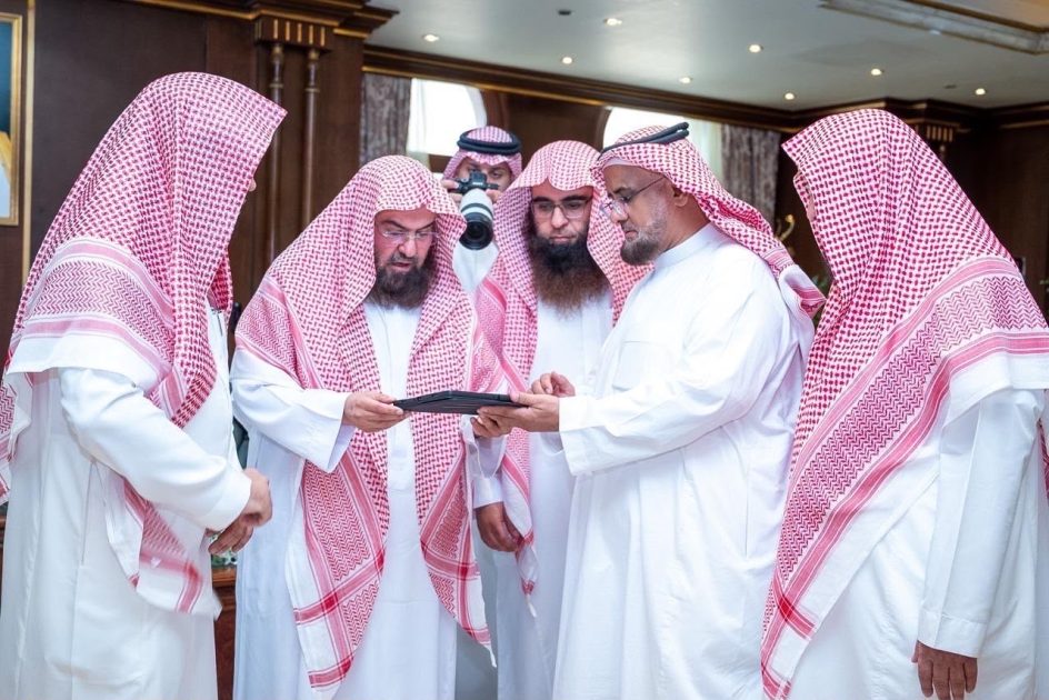 معالي رئيس الشؤون الدينية يدشّن الخطة التشغيلية لموسم العمرة والزيارة 1448هـ لتعزيز الخدمات الدينية بالمسجد النبوي