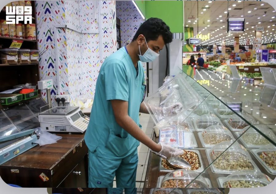 أمانة الشرقية تنفذ أعمالًا لتعزيز الغطاء النباتي والنظافة والرقابة الصحية