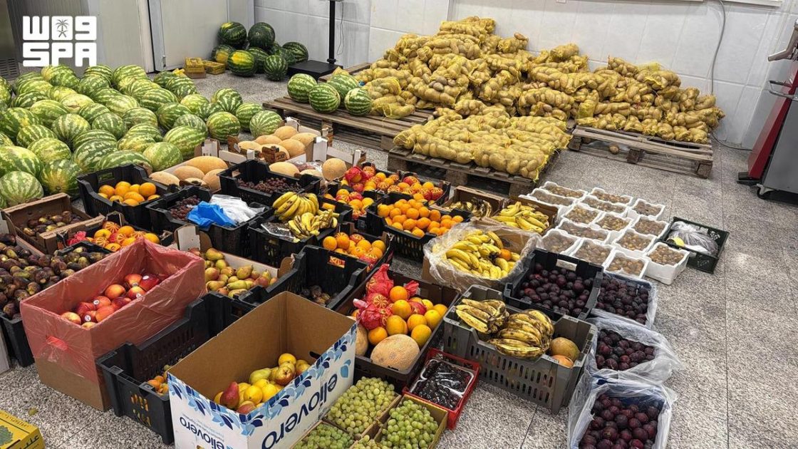 أمانة عسير تصادر نحو 3 أطنان من الفواكه والخضار مجهولة المصدر