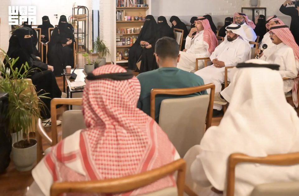 جمعية سفراء الأدب المهنية بالباحة تنظم أمسية ثقافية بعنوان “أوراق سردية”