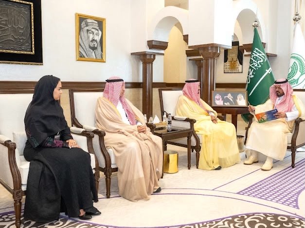 نائب أمير منطقة مكة المكرمة يتسلّم تقريرًا عن أعمال وبرامج صندوق تنمية الموارد البشرية بالمنطقة