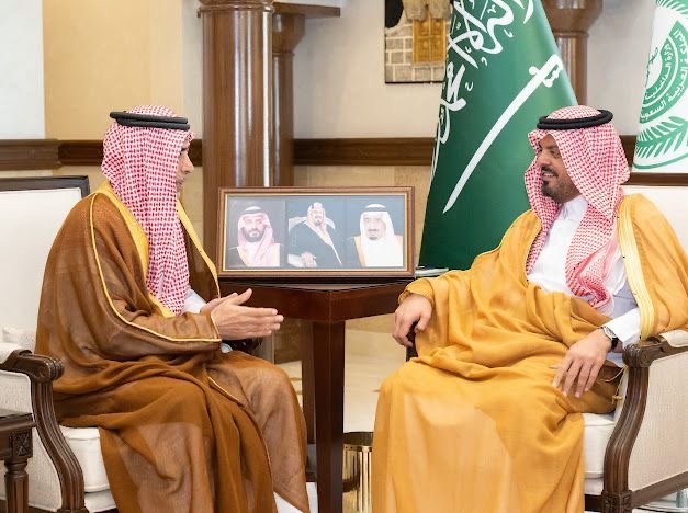 نائب أمير منطقة مكة المكرمة يطّلع على إنجازات واستعدادات جامعة جدة