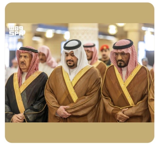 نائب أمير منطقة الرياض يؤدي صلاة الميت على صاحب السمو الملكي الأمير عبدالعزيز بن سعود بن ناصر بن عبدالعزيز