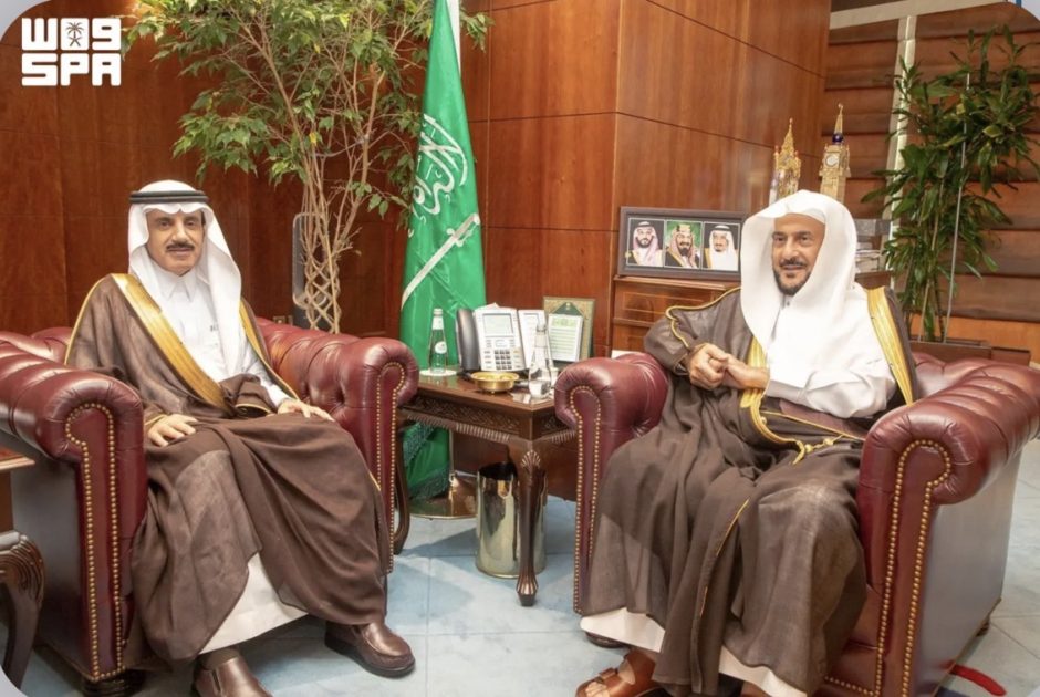 وزير الشؤون الإسلامية يلتقي الأمين العام لأوقاف صالح الراجحي ويثني على إسهاماتها في دعم برامج الوزارة محليًا ودوليًا