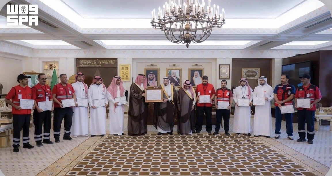 أمير منطقة القصيم يتسلّم شهادة تجديد امتثال الإمارة للسلامة الإسعافية