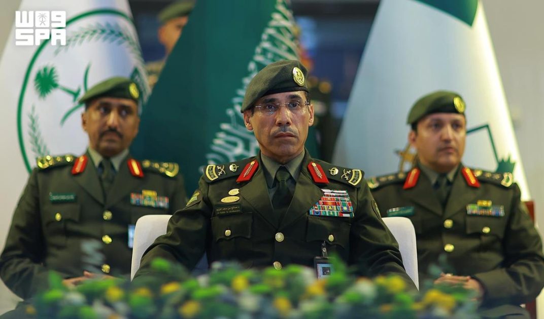 برعاية الأمير عبدالعزيز بن سعود.. مدير عام الجوازات المكلف يشهد تخريج (648) خريجًا من الدورة التأهيلية للفرد الأساسي الـ(49)