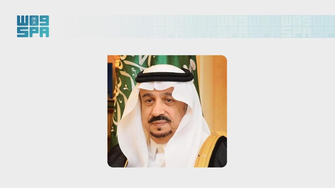 أمير منطقة الرياض يعزي في وفاة الشيخ سعد آل فريان